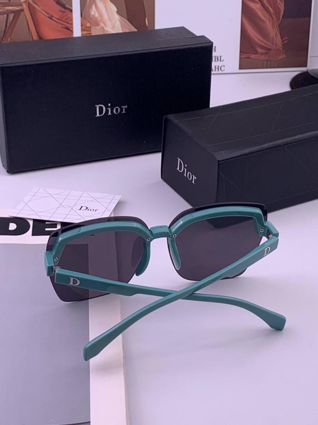 DIOR女士太阳镜🎒新款 最潮时尚太阳镜👓👕出行必备👒👠潮人必备[呲牙][呲牙] 高档金属镶钻搭配宝丽来超清偏光太阳镜片