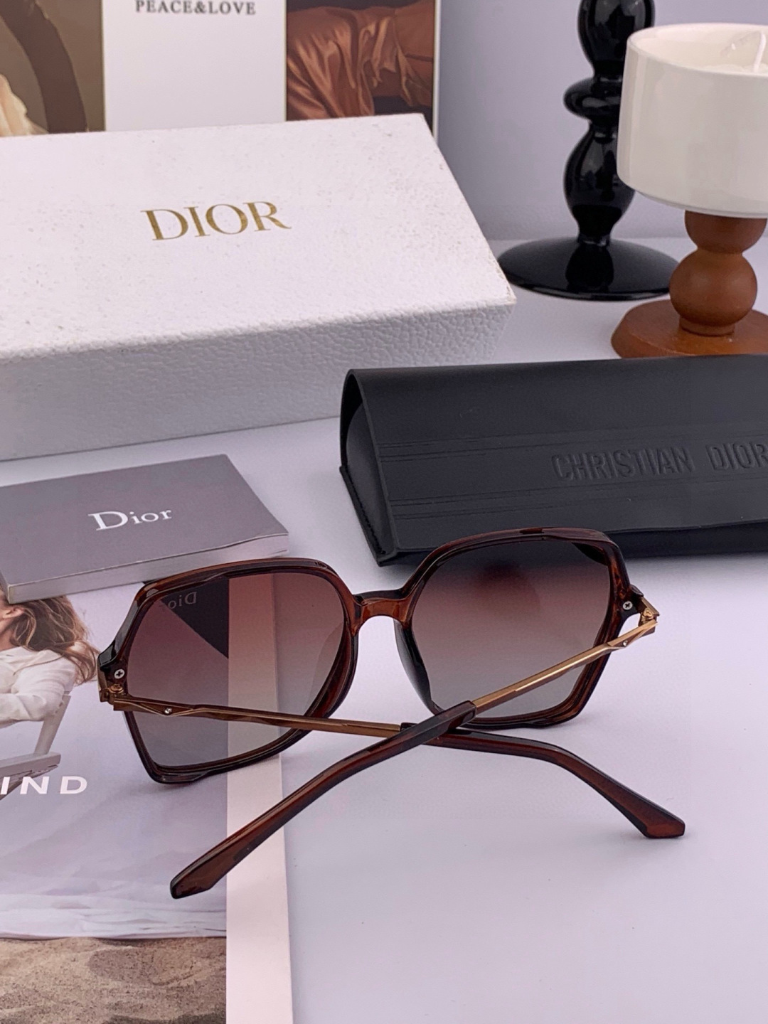 DIOR女士太阳镜🎒新款 最潮时尚太阳镜👓👕出行必备👒👠潮人必备[呲牙][呲牙] 高档金属镶钻搭配宝丽来超清偏光太阳镜片