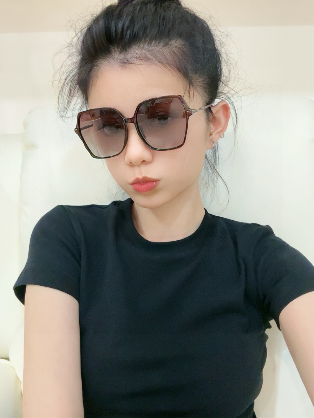 DIOR女士太阳镜🎒新款 最潮时尚太阳镜👓👕出行必备👒👠潮人必备[呲牙][呲牙] 高档金属镶钻搭配宝丽来超清偏光太阳镜片