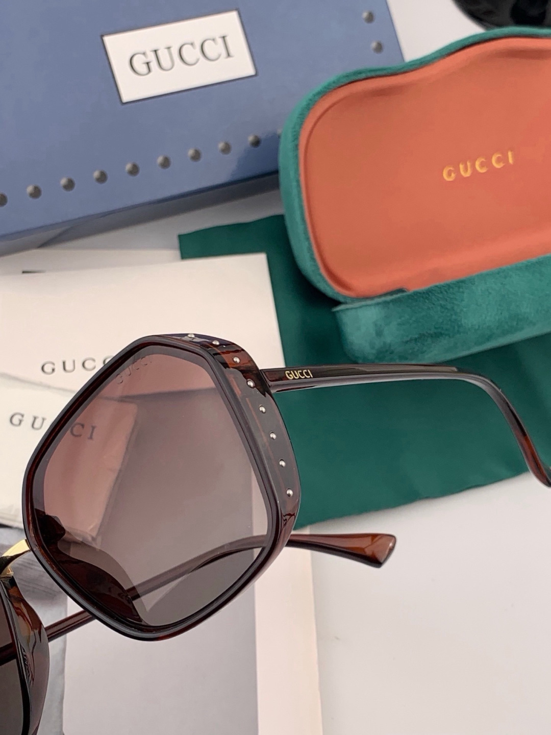 【TR偏光系列】Gucci   经典的方框设计，不挑脸型，无论搭配大衣还是连衣裙都非常显气质偏光镜片预防紫外线  型号：