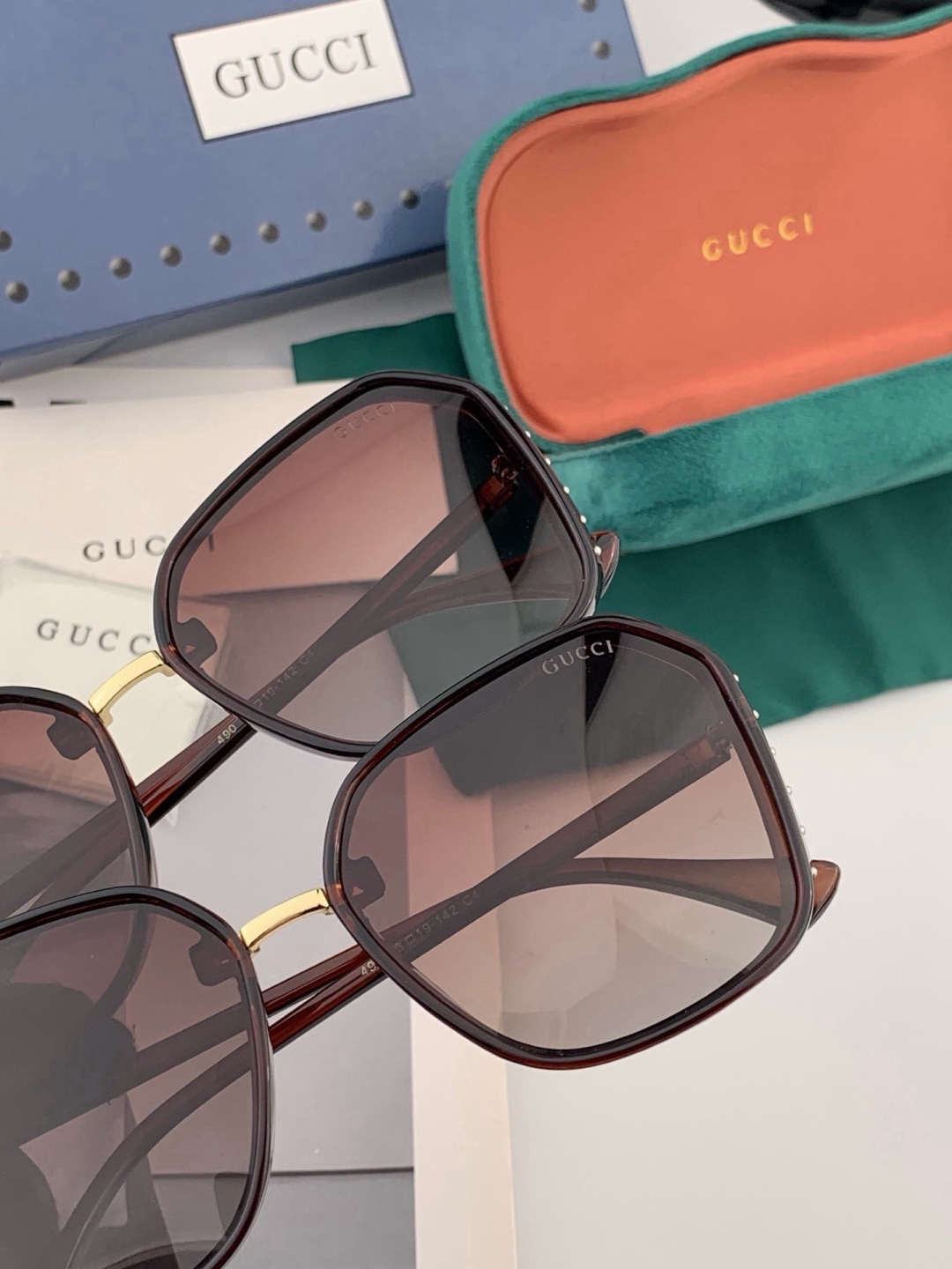 【TR偏光系列】Gucci   经典的方框设计，不挑脸型，无论搭配大衣还是连衣裙都非常显气质偏光镜片预防紫外线  型号：