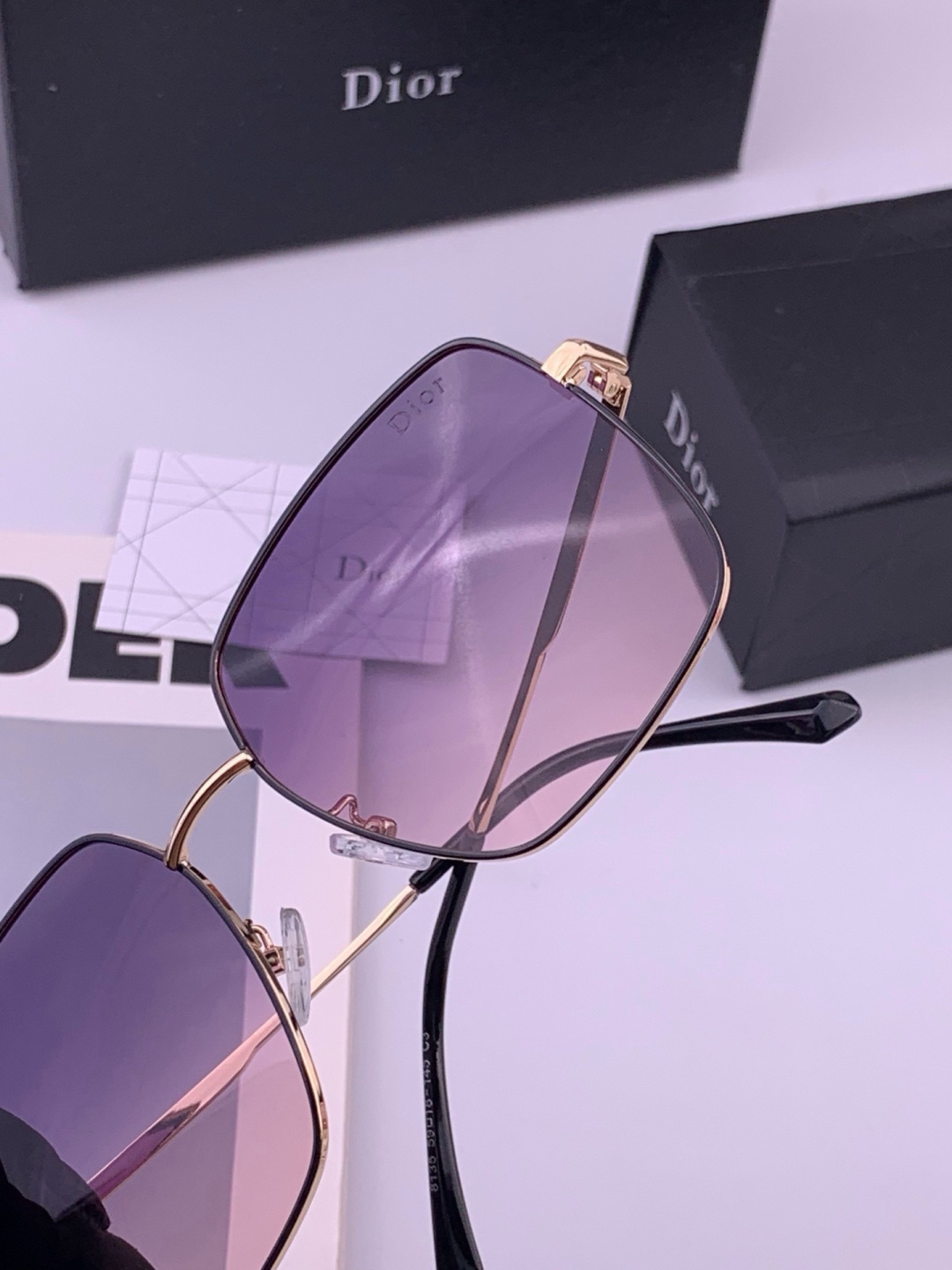🔺 【DIOR-迪奥】开春新款 潮流爆款 时尚方框偏光太阳镜 高品质 佩戴舒适 网红潮款墨镜 型号：D5813