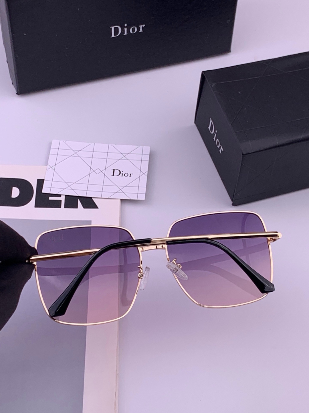 🔺 【DIOR-迪奥】开春新款 潮流爆款 时尚方框偏光太阳镜 高品质 佩戴舒适 网红潮款墨镜 型号：D5813