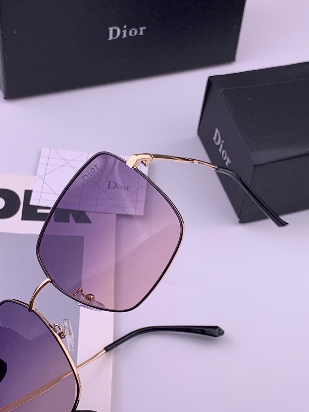 🔺 【DIOR-迪奥】开春新款 潮流爆款 时尚方框偏光太阳镜 高品质 佩戴舒适 网红潮款墨镜 型号：D5813