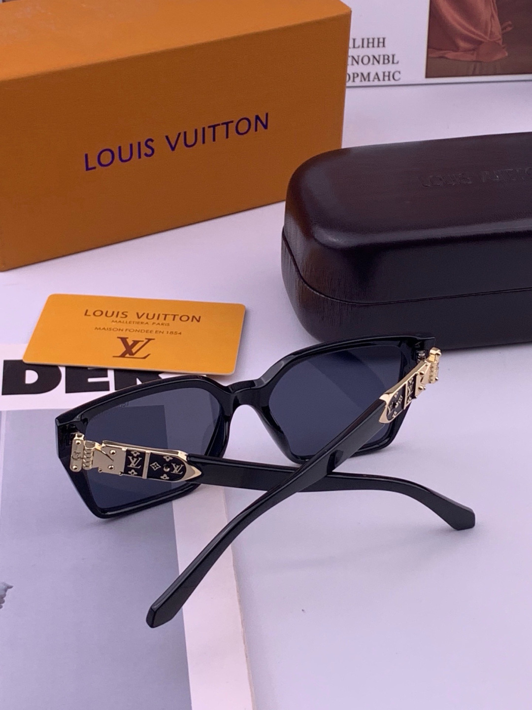 LV 开春新款  潮流爆款 时尚方框太阳镜 高品质 佩戴舒适 网红潮款墨镜 型号L36900