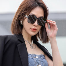 【CHANEL】香奈儿 新款潮流爆款 时尚方框太阳镜 佩戴舒适 网红潮款墨镜 女士高清加厚偏光太阳镜🕶️ 🎉高品质TR 【CHANEL】香奈儿 新款潮流爆款 时尚方框太阳镜 佩戴舒适 网红潮款墨镜 女士高清加厚偏光太阳镜🕶️ 🎉高品质TR