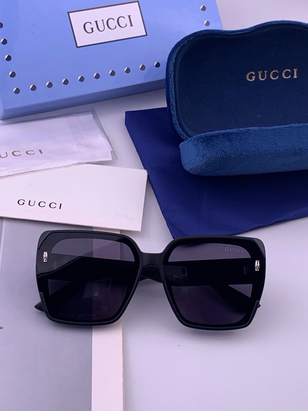 🔺 【GUCCI-尼龙偏光太阳镜】开春新款 潮流爆款 时尚方框连体偏光太阳镜 高品质 佩戴舒适 网红潮款墨镜 女士高清尼