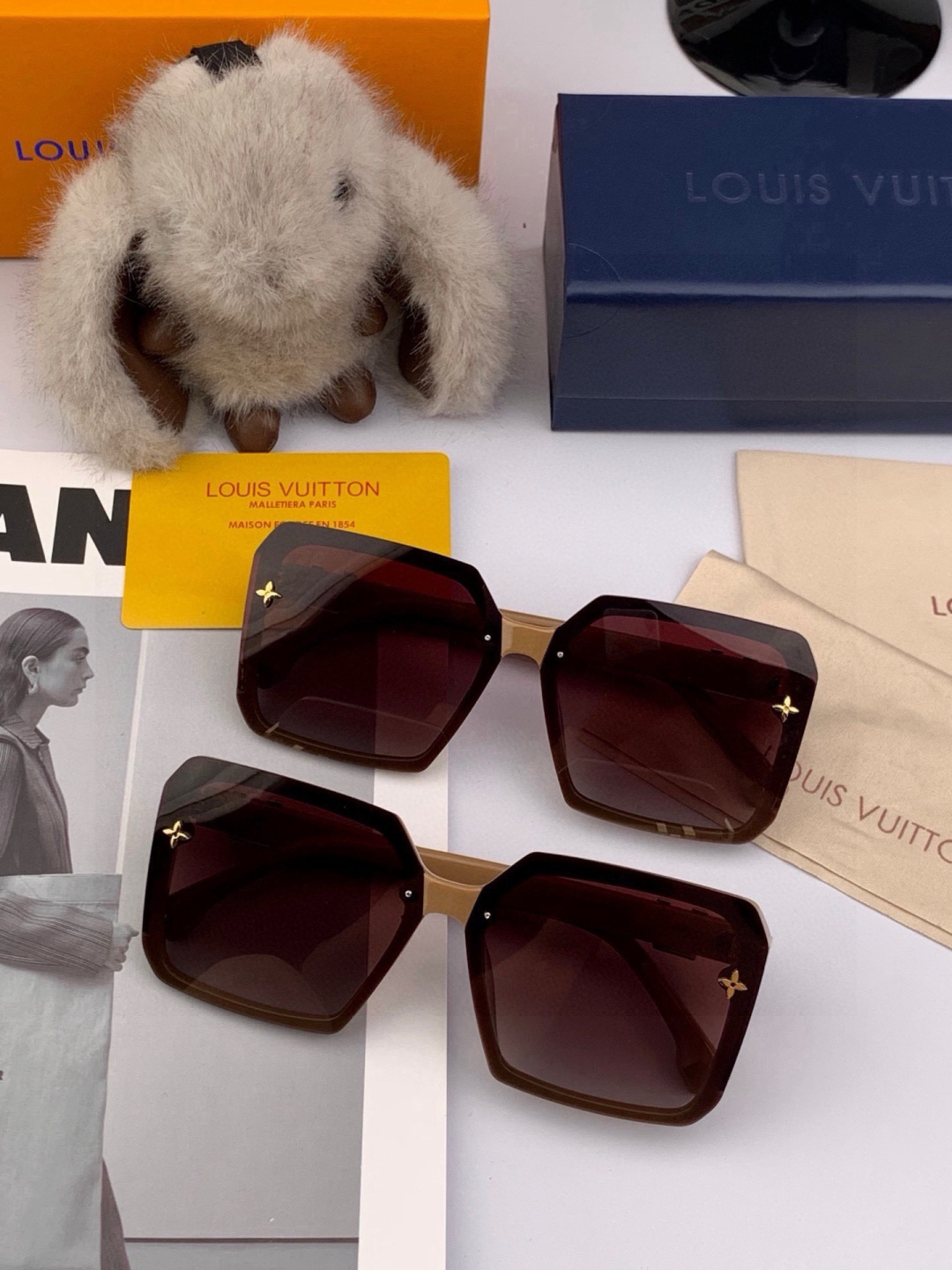 LV 开春新款  潮流爆款 时尚方框太阳镜 高品质 佩戴舒适 网红潮款墨镜 型号L3262