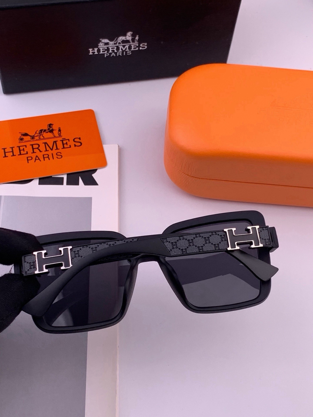 新款 爱马仕女士偏光太阳镜🕶️ 宝丽来高清镜片🎉高品质TR-90镜框 时尚百搭！ 型号：H1992