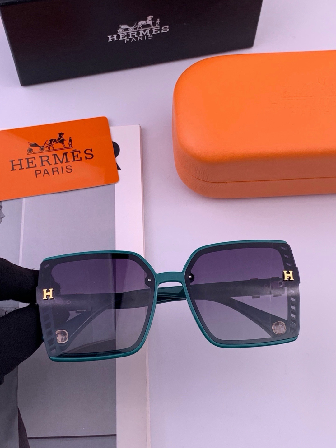 新款 爱马仕女士偏光太阳镜🕶️ 宝丽来高清镜片🎉高品质TR-90镜框 时尚百搭！ 型号：H1992