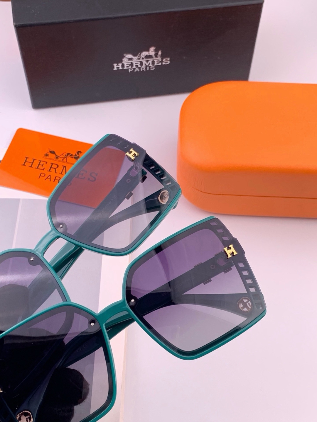 新款 爱马仕女士偏光太阳镜🕶️ 宝丽来高清镜片🎉高品质TR-90镜框 时尚百搭！ 型号：H1992