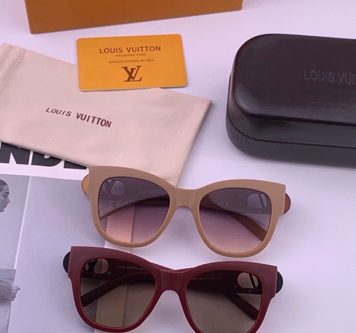 LV 新款女士方框太阳眼镜 开车墨镜 新款太阳镜  时尚大方 舒适轻盈 精致奢华 超轻 型号：L07002
