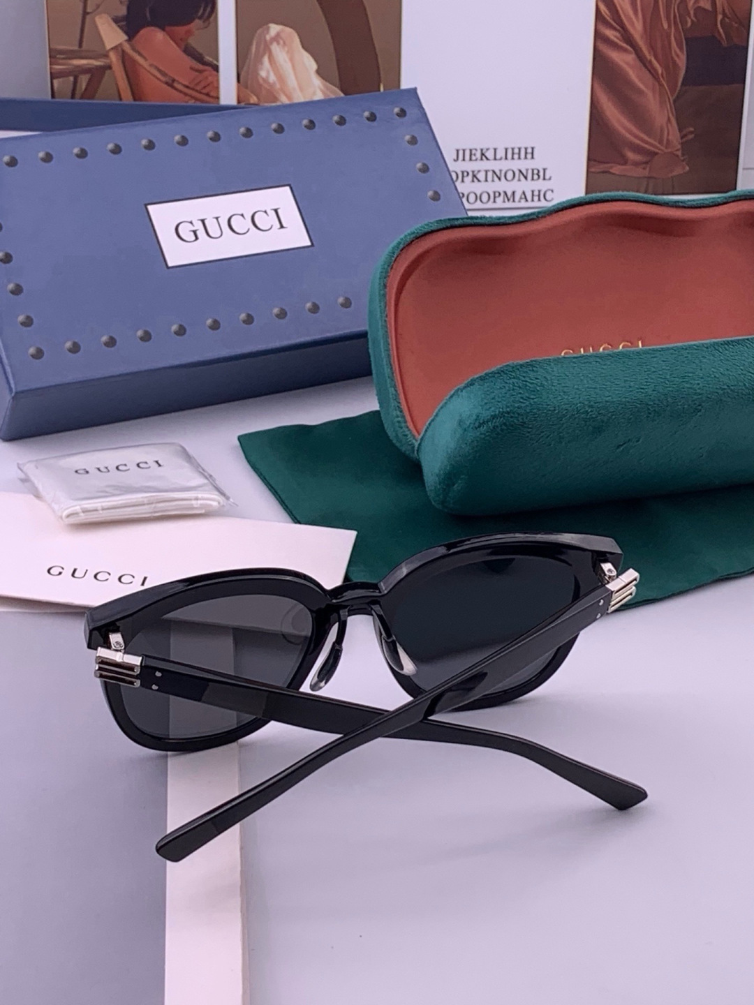 GUCCI  新款尼龙偏光太眼镜，情侣款时尚方框太阳镜佩戴舒适网红潮流款墨镜，大气女人范儿，大脸小脸都好看 ！型号：G2