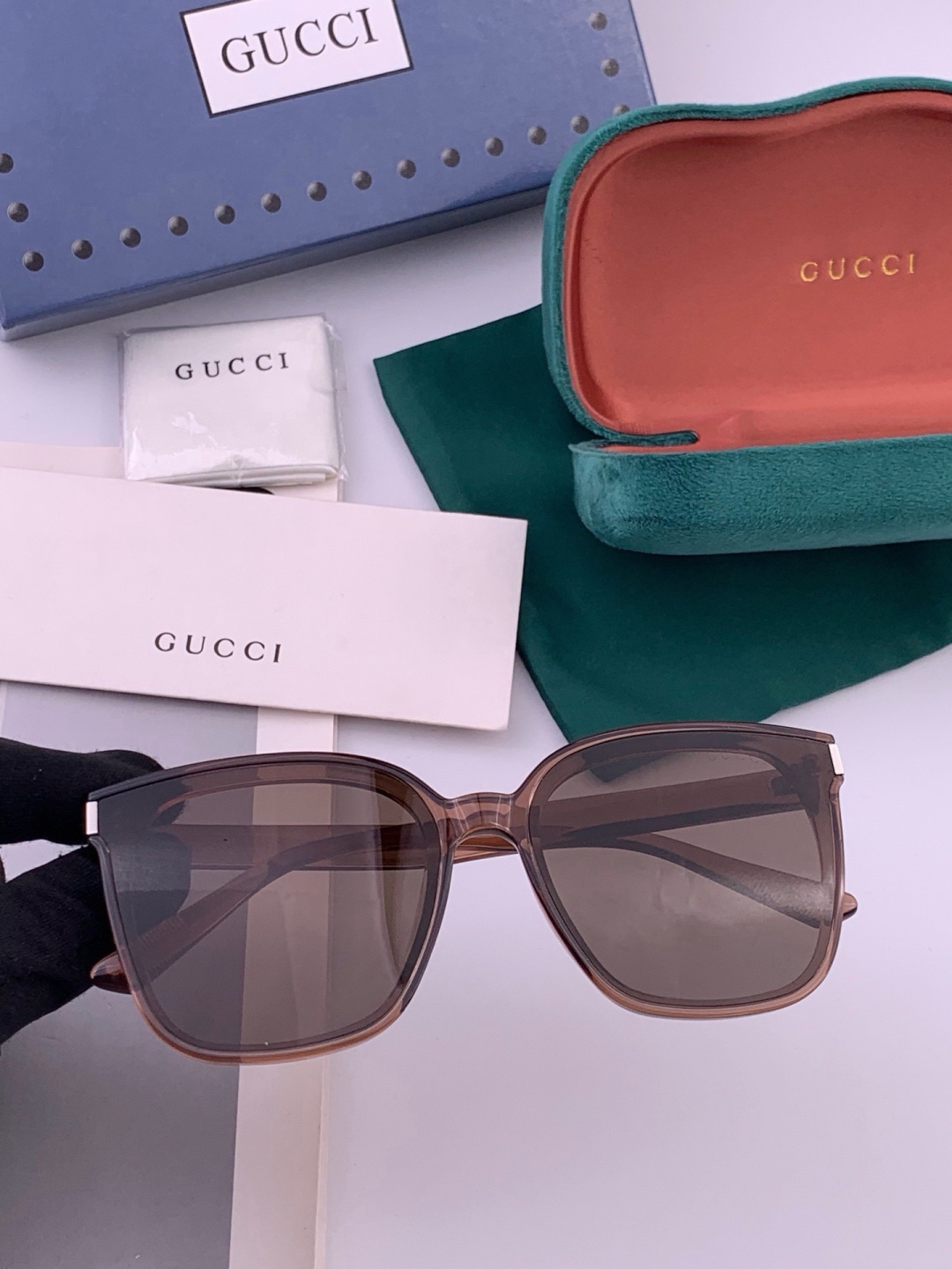 GUCCI  新款尼龙偏光太眼镜，情侣款时尚方框太阳镜佩戴舒适网红潮流款墨镜，大气女人范儿，大脸小脸都好看 ！型号：G9