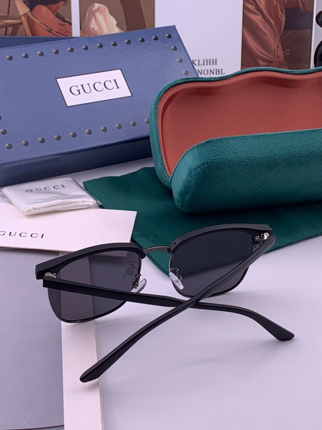 【GUCCI】新款GUCCI 时尚百搭大方框，别致半框设计 大气风格 全新清新配色，街拍气质护目太阳镜 ！型号：G326