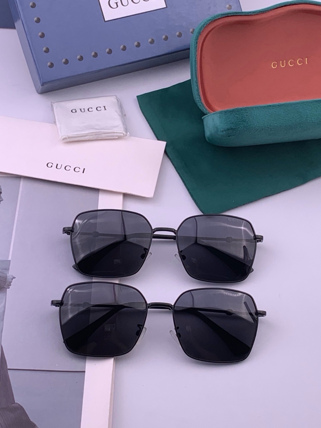 GUCCI-新款情侣款偏光太阳镜、完美品质，独特设计  适合各种脸型，‼️经典太阳镜 超个性 古典与时尚的结合啦 型号：