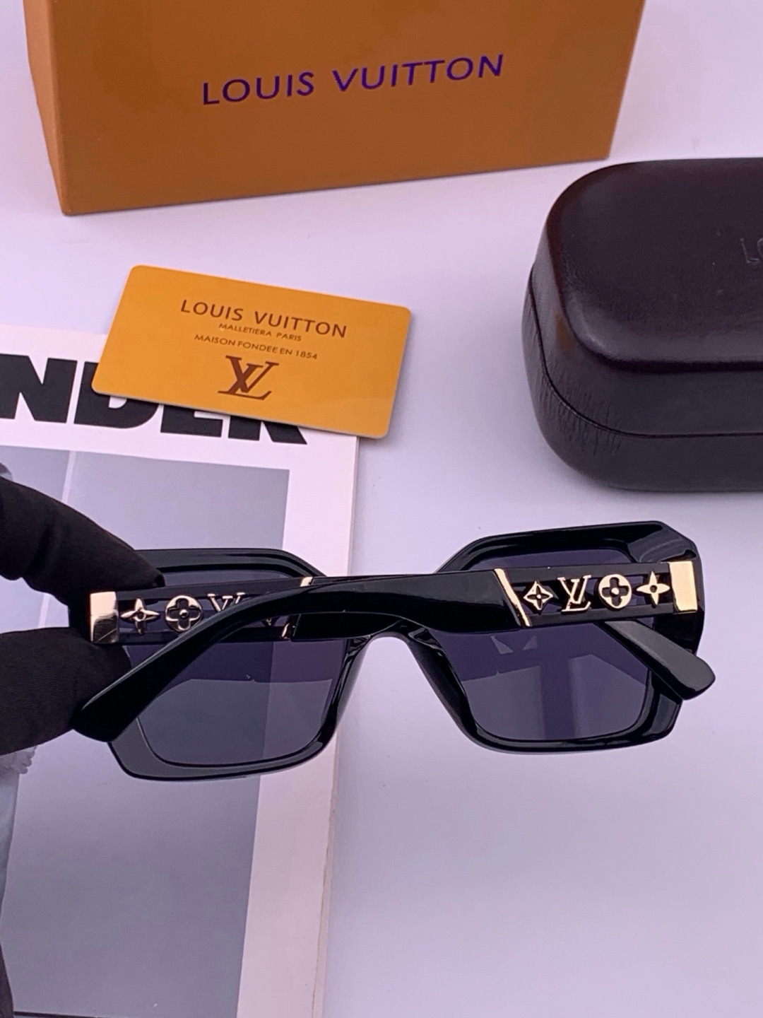 LV 开春新款  潮流爆款 时尚方框太阳镜 高品质 佩戴舒适 网红潮款墨镜 型号L5230