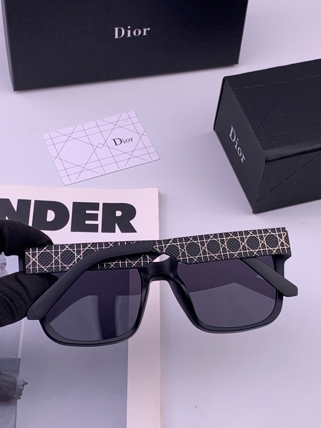 🔺 【DIOR-迪奥】开春新款 潮流爆款 时尚方框太阳镜 高品质 佩戴舒适 网红潮款墨镜 型号：D8304