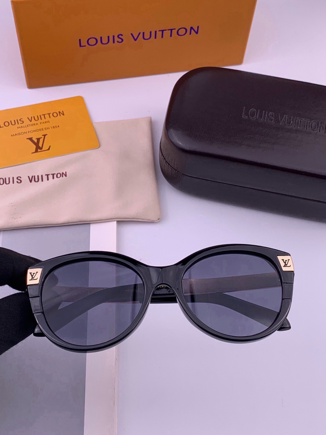 🔺LV🔻早春新款，众多明星同款[色]LV‼️‼️新款大框墨镜 ，🌈🌈宝丽来超清太阳镜🔝🔝型号：L87000