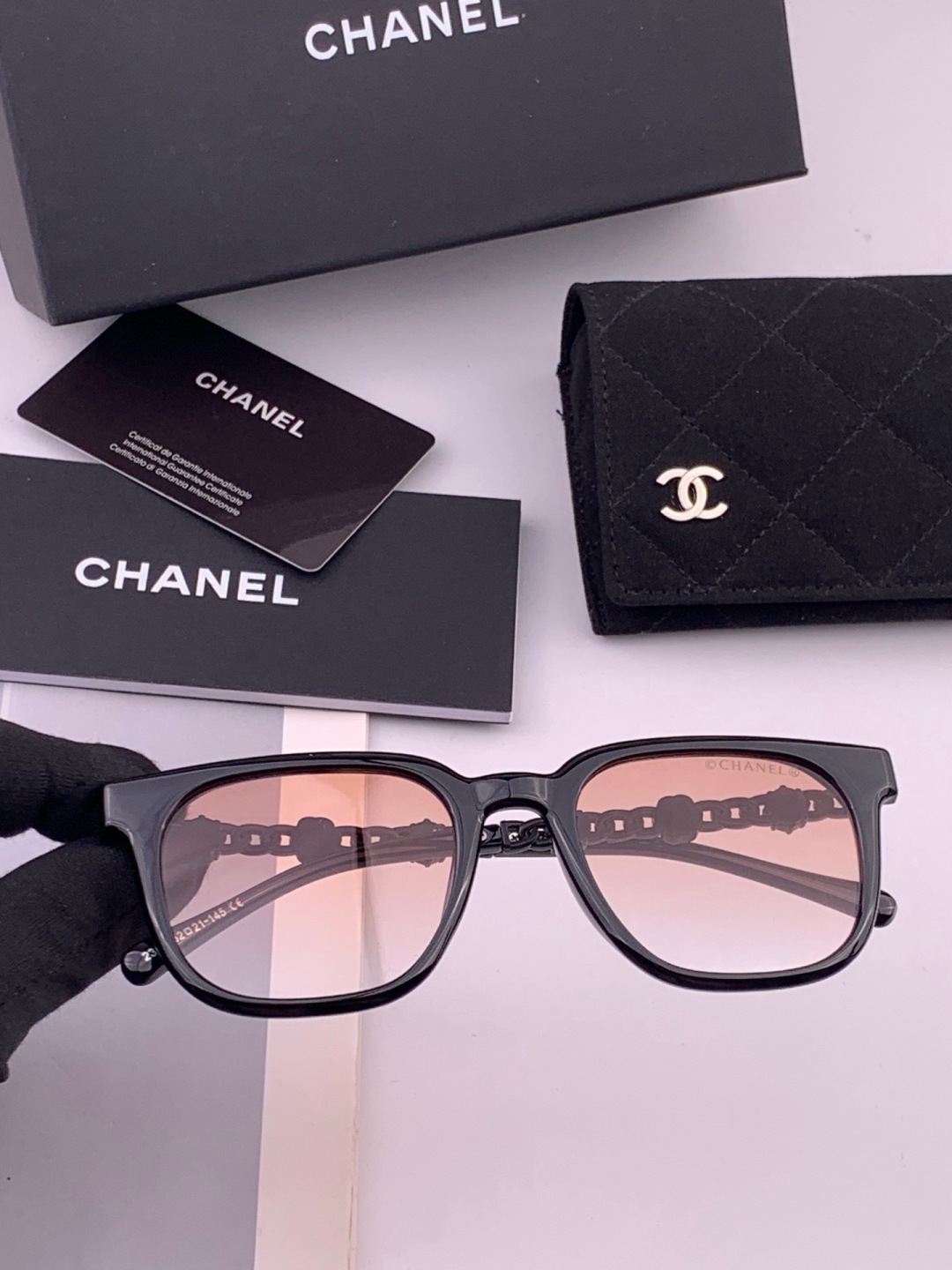 新品CHANEL 香奈儿太阳镜以独特魅力和前卫风格诠释春夏最新眼镜，质感超好佩带舒适 型号：CH5236