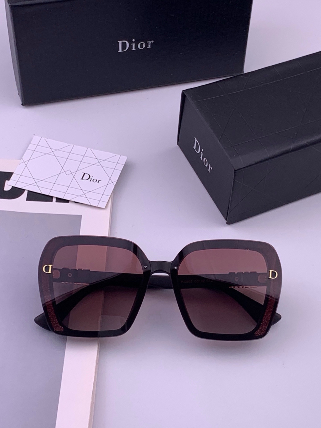 🔺 【DIOR-迪奥】 开春新款 潮流爆款 时尚方框偏光太阳镜 高品质 佩戴舒适 网红潮款墨镜 女士高清偏光太阳镜🕶️ 🔺 【DIOR-迪奥】 开春新款 潮流爆款 时尚方框偏光太阳镜 高品质 佩戴舒适 网红潮款墨镜 女士高清偏光太阳镜🕶️