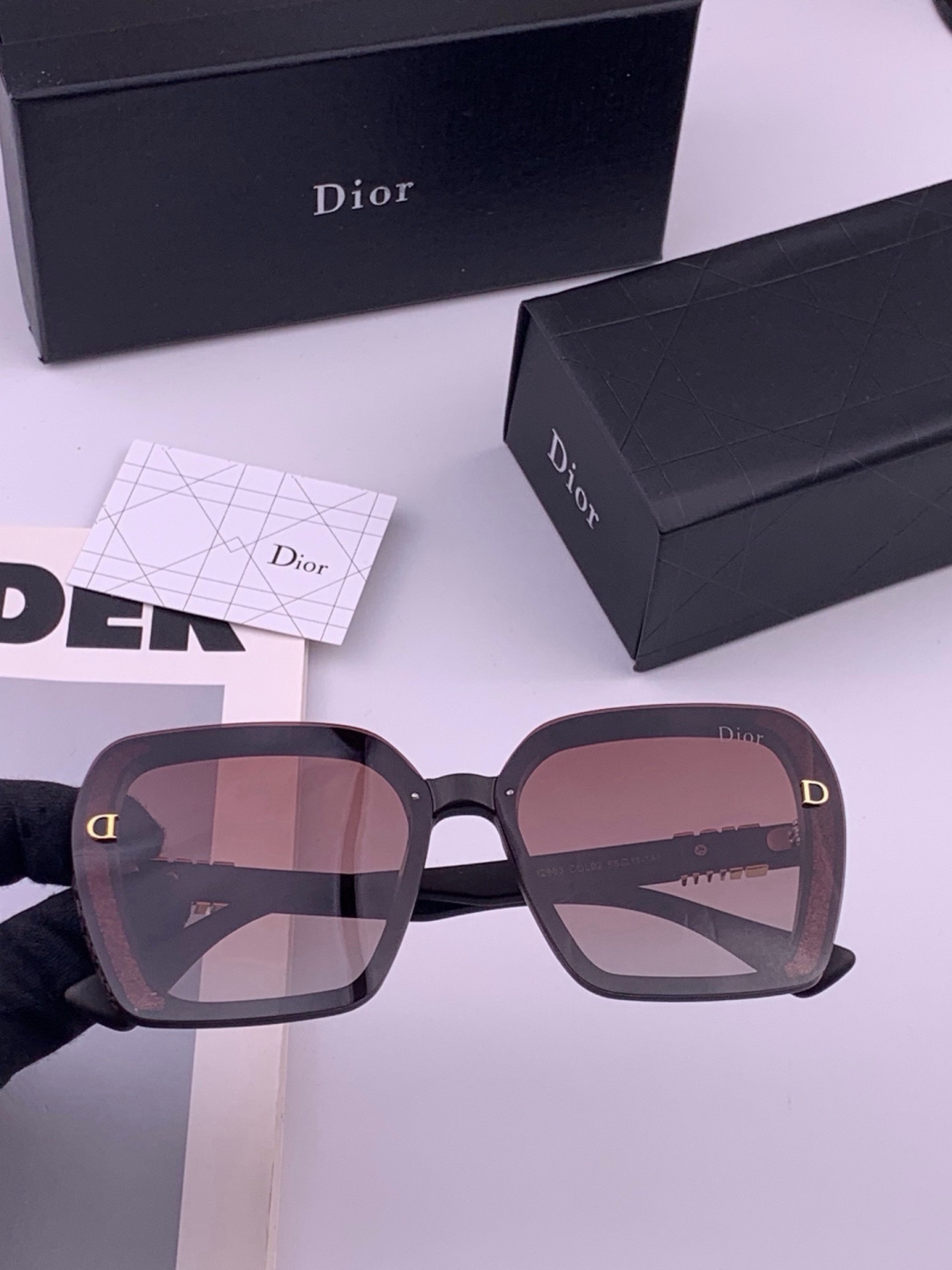 🔺 【DIOR-迪奥】 开春新款 潮流爆款 时尚方框偏光太阳镜 高品质 佩戴舒适 网红潮款墨镜 女士高清偏光太阳镜🕶️ 🔺 【DIOR-迪奥】 开春新款 潮流爆款 时尚方框偏光太阳镜 高品质 佩戴舒适 网红潮款墨镜 女士高清偏光太阳镜🕶️