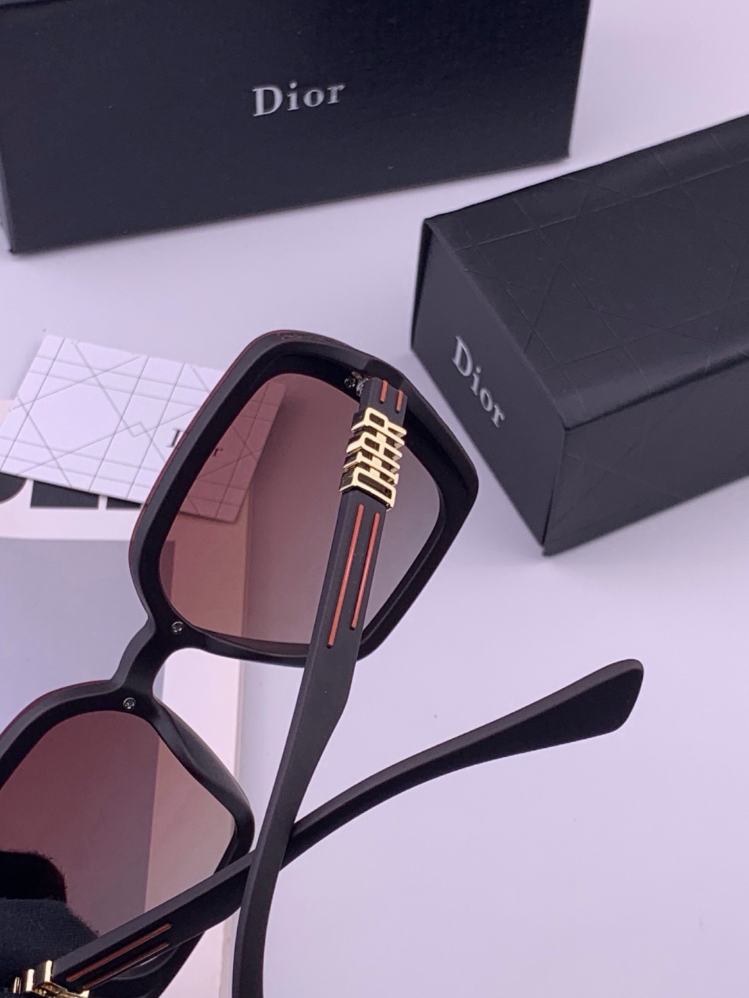 🔺 【DIOR-迪奥】 开春新款 潮流爆款 时尚方框偏光太阳镜 高品质 佩戴舒适 网红潮款墨镜 女士高清偏光太阳镜🕶️ 🔺 【DIOR-迪奥】 开春新款 潮流爆款 时尚方框偏光太阳镜 高品质 佩戴舒适 网红潮款墨镜 女士高清偏光太阳镜🕶️