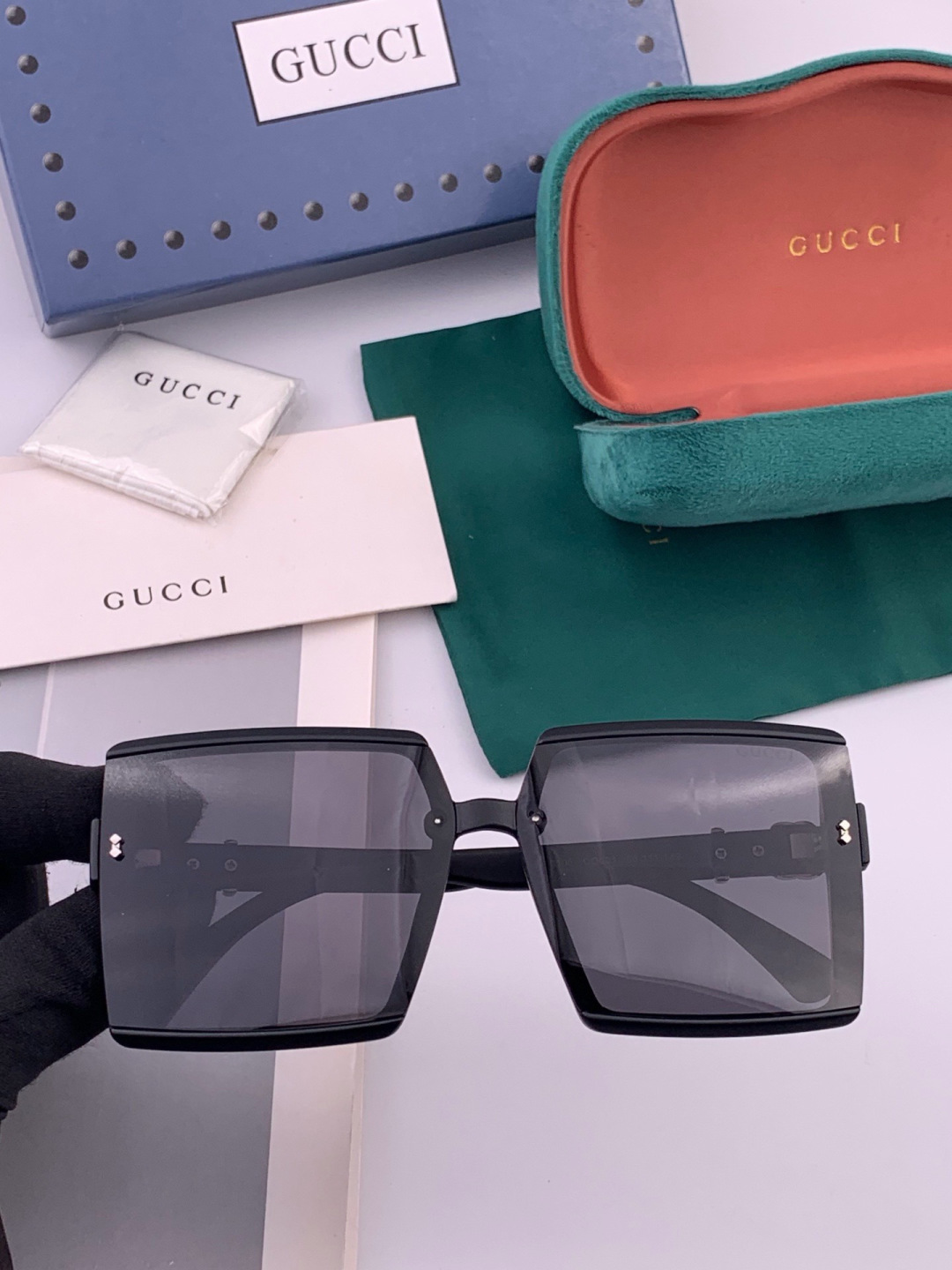 新款！新款出货！ 女士高清加厚偏光太阳镜🕶️ 🎉💍新款GUCCI偏光太阳镜[得意]开车驾驶镜时尚墨镜💐💐🌸世界顶级奢华品