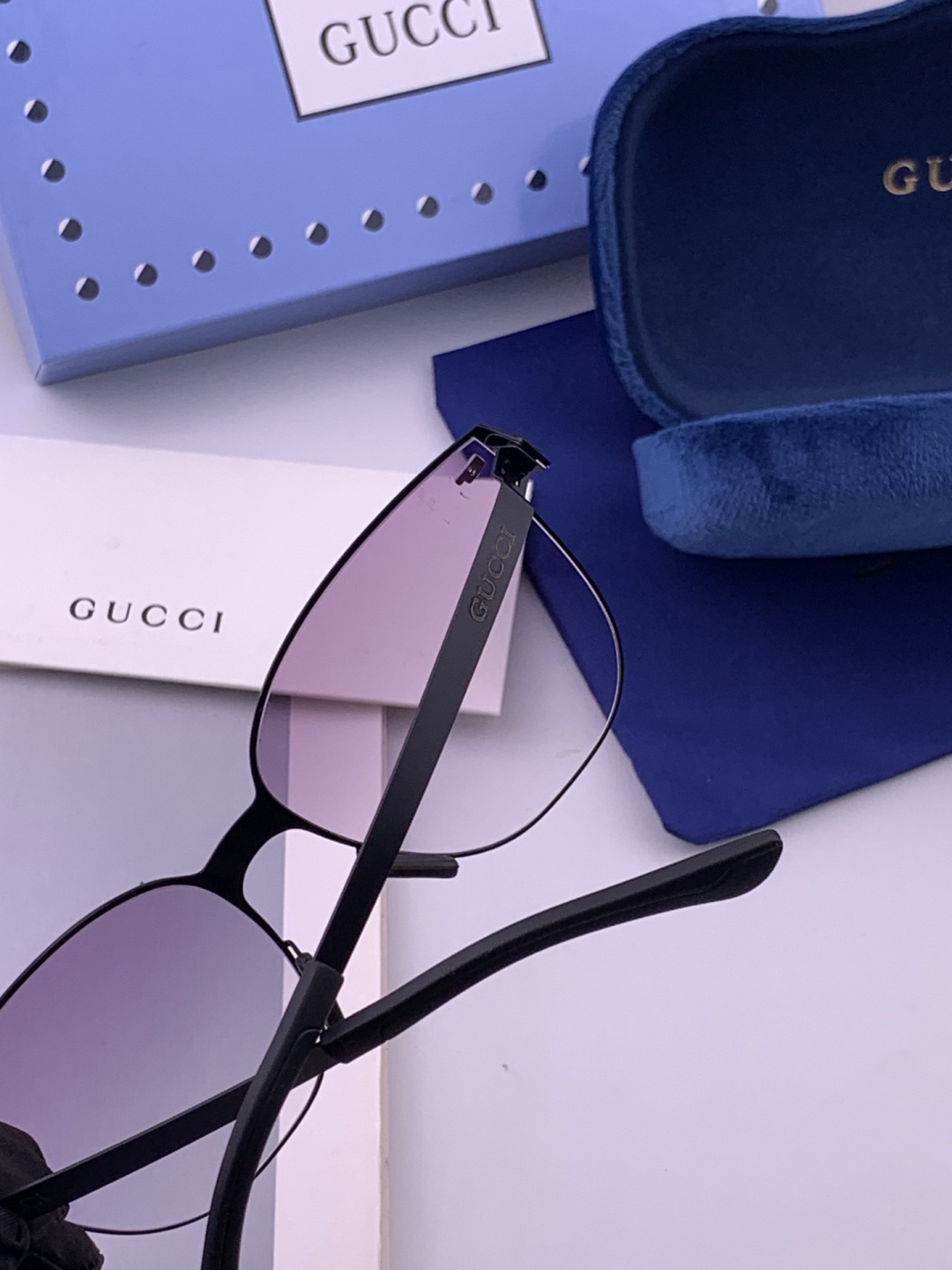 Gucci 春夏新款超轻无螺丝压不坏系列情侣款太阳镜高清尼龙镜片🦅完美品质，适合各种脸型，经典太阳镜亮相时装周.超酷拉风