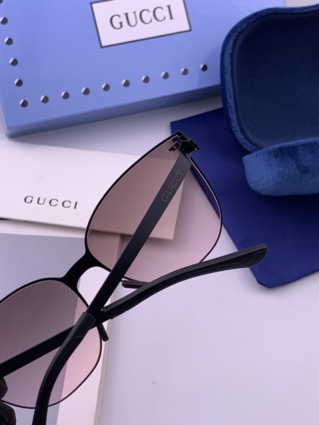 Gucci 春夏新款超轻无螺丝压不坏系列情侣款太阳镜高清尼龙镜片🦅完美品质，适合各种脸型，经典太阳镜亮相时装周.超酷拉风