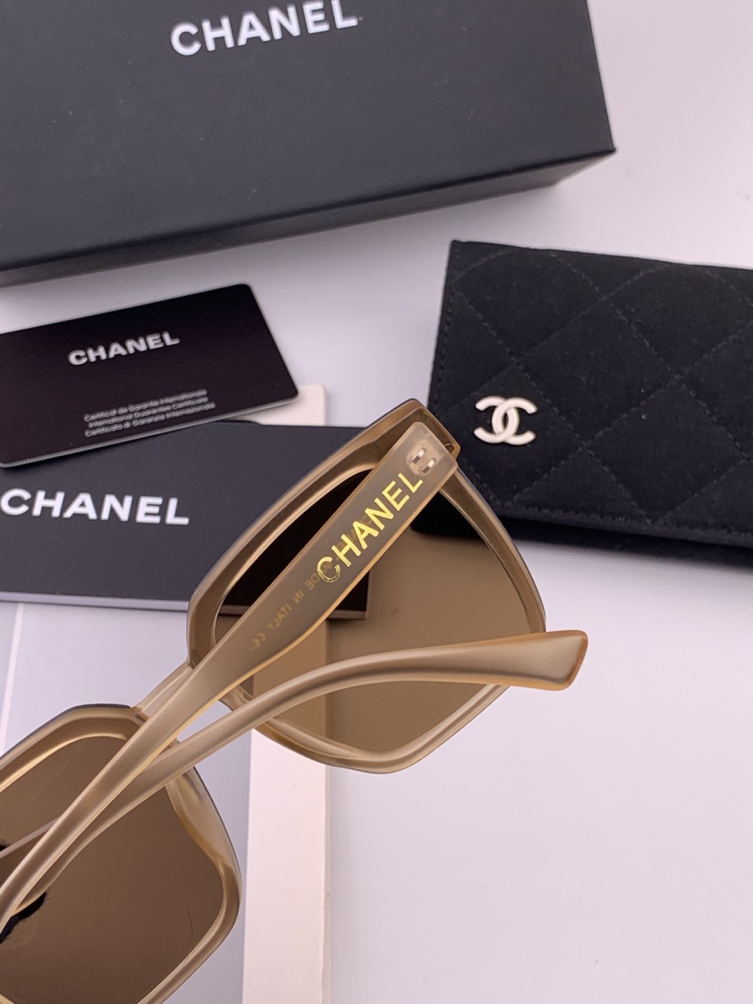 🔺CHANEL🔻官方早春新款，众多明星同款[色]香奈儿‼️‼️新款大框墨镜 ，🌈🌈宝丽来超清太阳镜🔝🔝型号：CH4700