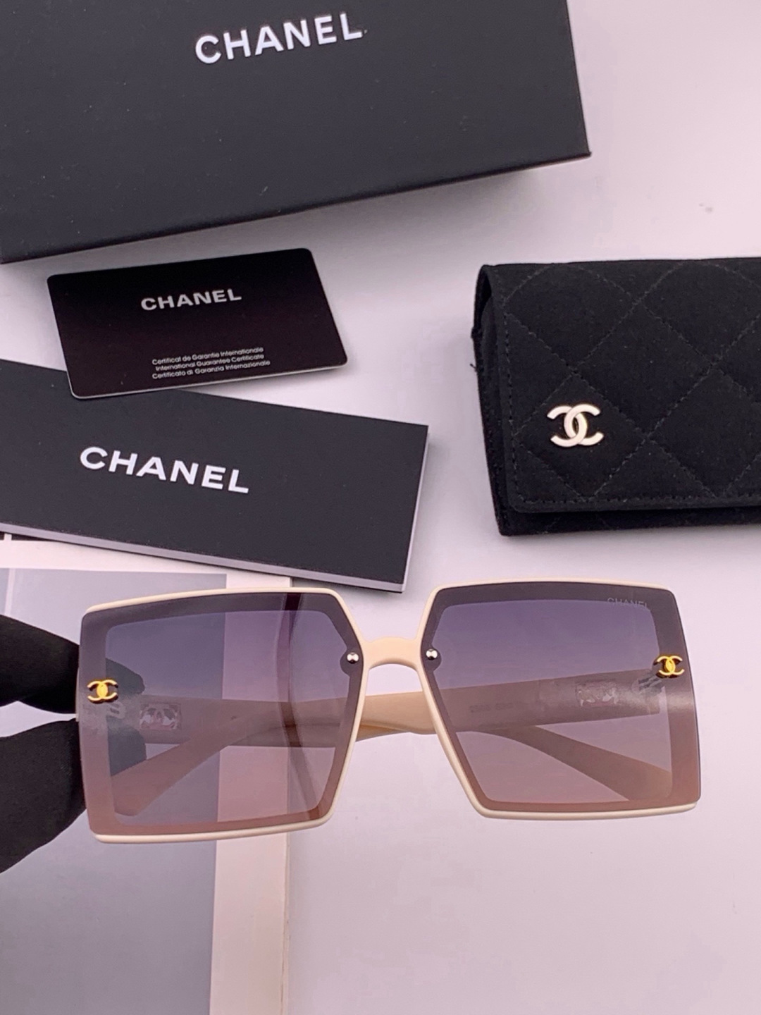 【CHANEL】香奈儿 新款潮流爆款 时尚方框太阳镜 佩戴舒适 网红潮款墨镜  女士高清加厚偏光太阳镜🕶️ 🎉高品质TR