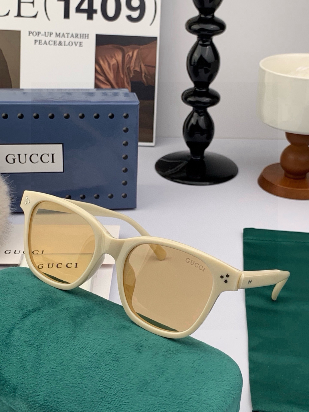 Gucci   经典的小框设计，不挑脸型，无论搭配大衣还是连衣裙都非常显气质尼龙偏光镜片预防紫外线 型号：G35504