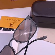 ♦️LV 新款男女情侣款太阳镜多边形墨镜iP电镀永不褪色 超轻超有弹性整幅眼镜无螺丝重要的是压不坏 高清镜片、精湛的工艺 ♦️LV 新款男女情侣款太阳镜多边形墨镜iP电镀永不褪色 超轻超有弹性整幅眼镜无螺丝重要的是压不坏 高清镜片、精湛的工艺