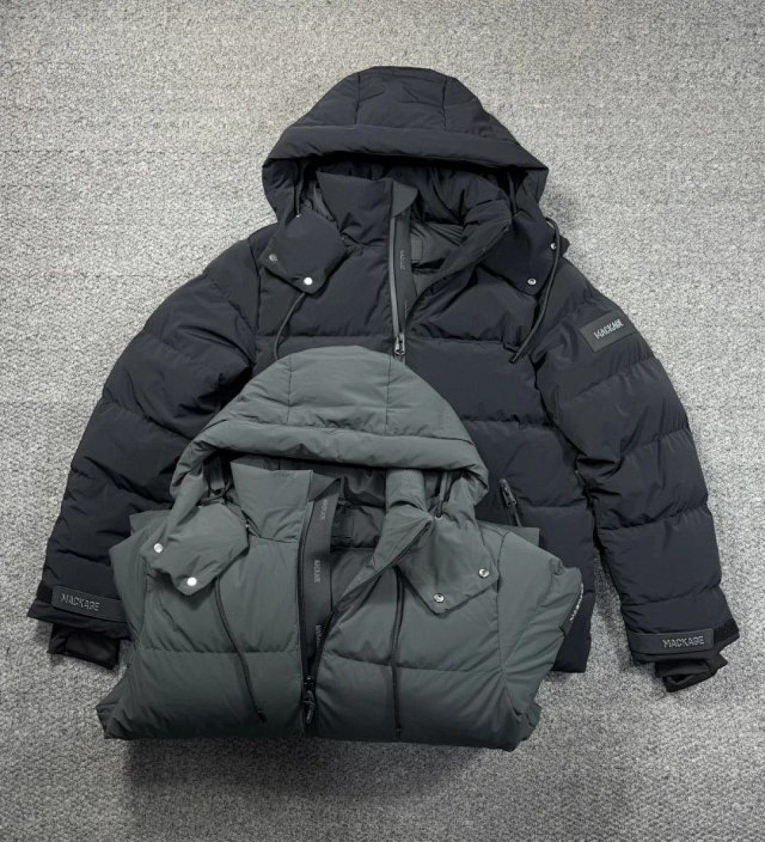 950💰特价福利 (编号07)
纯正品mkg两色 男士 高端滑雪系列 科技面料 厚款羽绒服
保真保真，只要一折，高端滑雪系列的，比较厚实，面料很高级。
衣服很厚实，145斤左右，40码完美驾驭&hellip;&hellip;
38 胸围116 衣长68
40 胸围120 衣长70
42. 胸围124 衣长72
44 胸围128 衣长74