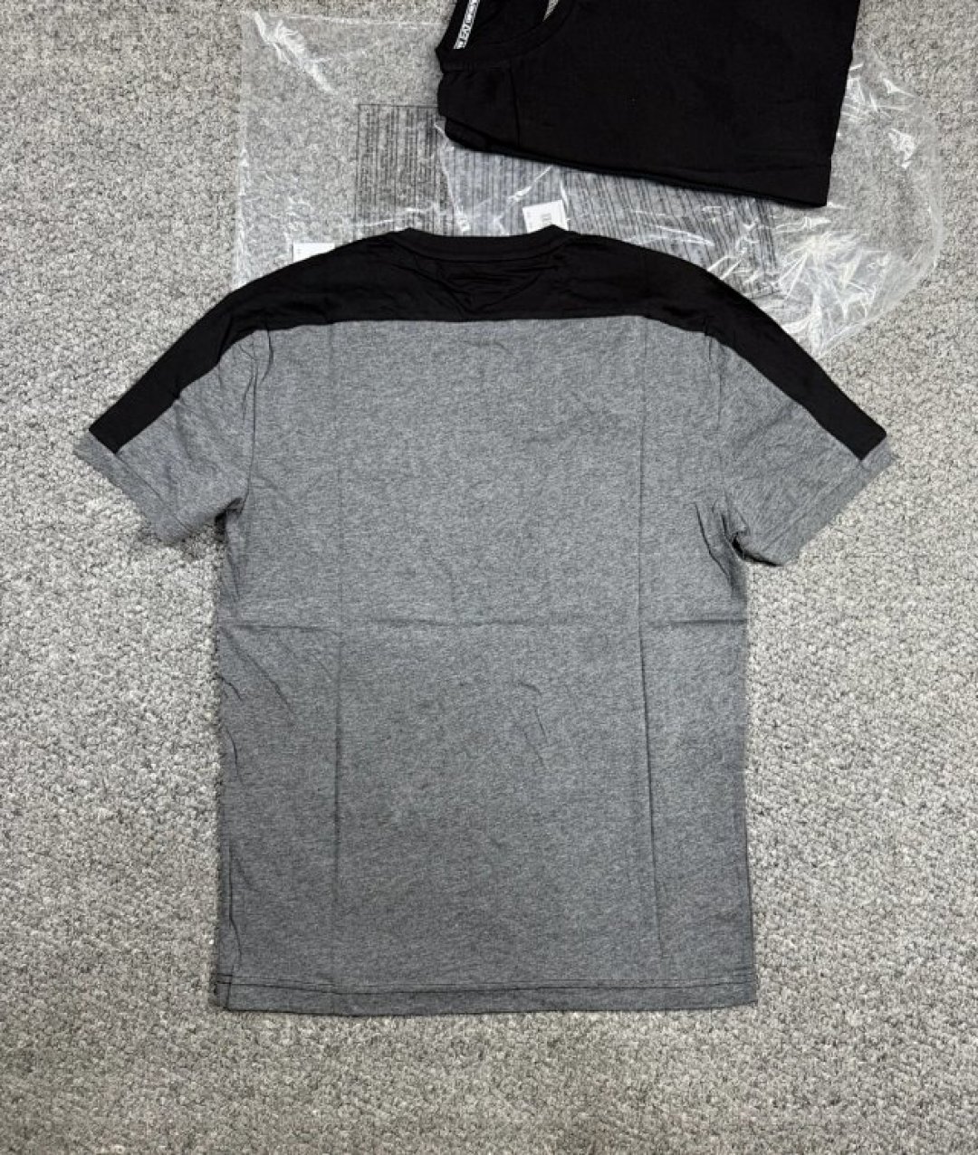 180💰（编号07）
纯正品阿玛尼e7 两色 
男士 超弹舒适棉 拼接设计 圆领短袖T恤衫
没有洗标，面料不厚，超级舒适弹力十足

黑灰色无3XL，黑卡其色无XXS和L

XXS 胸围90 衣长64
XS 胸围94 衣长66
S 胸围98 衣长67
M 胸围102 衣长69
L。 胸围106 衣长71
XL 胸围110 衣长73
XXL 胸围114 衣长74
3XL 胸围118 衣长76
