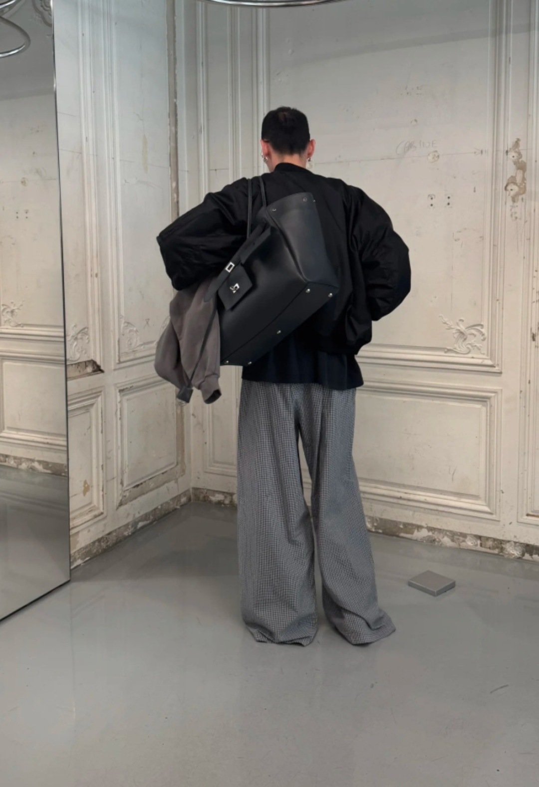 299💰
Balenciaga棉麻长裤
男女同款 裤长根据身高和风格自行剪裁 