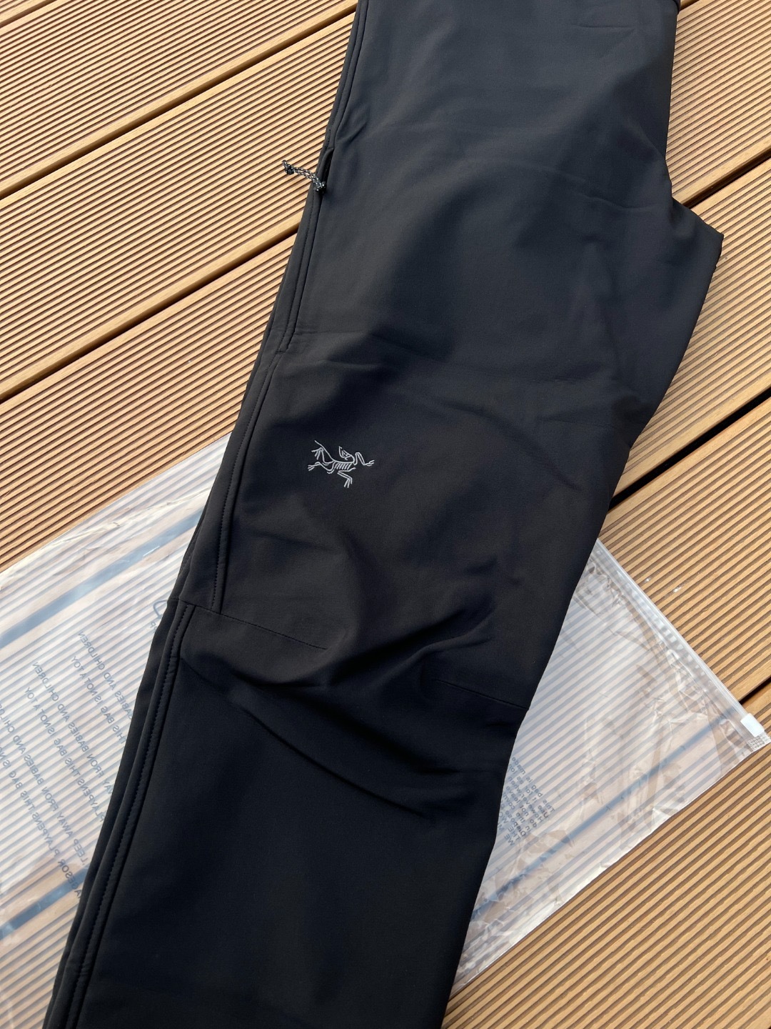 加绒款！鸟家creston sv pant软壳长裤 sv长裤男女同款
四面弹面料，膝盖处立体剪裁，活动自如

修身裁剪拼接设计 防泼水防风满足户外极限运动性能支撑；日常上班通勤以及户外徒步都可以穿它!!

尺码 l xl xxl 3xl

L臀围106大腿围57裤长102  推荐100-120  

XL臀围110大腿围59裤长104推荐120-140斤左右

XXL臀围114大腿围61裤长106推荐140-160斤左右

3XL臀围118大腿围63裤长108推荐160-180斤左右