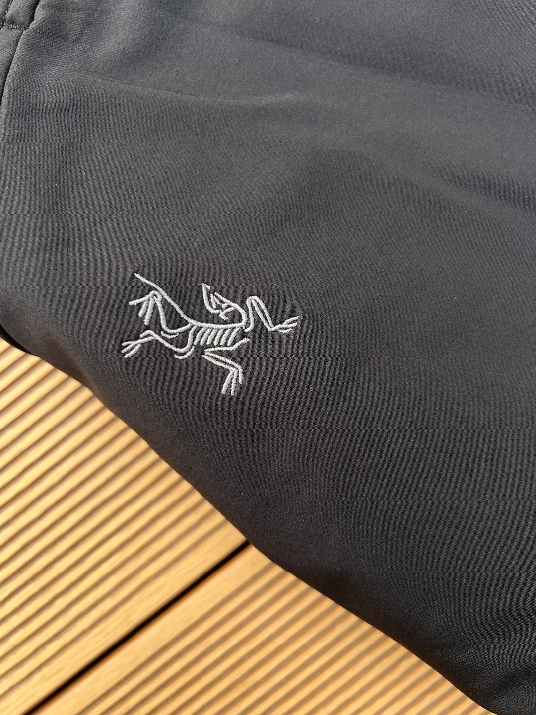 加绒款！鸟家creston sv pant软壳长裤 sv长裤男女同款
四面弹面料，膝盖处立体剪裁，活动自如

修身裁剪拼接设计 防泼水防风满足户外极限运动性能支撑；日常上班通勤以及户外徒步都可以穿它!!

尺码 l xl xxl 3xl

L臀围106大腿围57裤长102  推荐100-120  

XL臀围110大腿围59裤长104推荐120-140斤左右

XXL臀围114大腿围61裤长106推荐140-160斤左右

3XL臀围118大腿围63裤长108推荐160-180斤左右