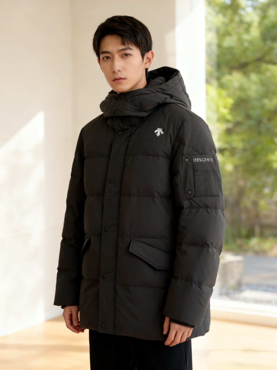 385💰（编号021）
90鹅绒！！！出口韩国柜台订单
正品 golf 系列鹅绒轻薄羽绒服
中长款设计帽子可拆卸 90鹅绒

不挑人  饱满质感 穿着没有厚重感 主打轻盈感~

颜色黑色  绿灰色

尺码95-100-105-110

95肩宽39胸围120衣长72

100肩宽41胸围124衣长74

105肩宽43胸围128衣长76

110肩宽45胸围132衣长78