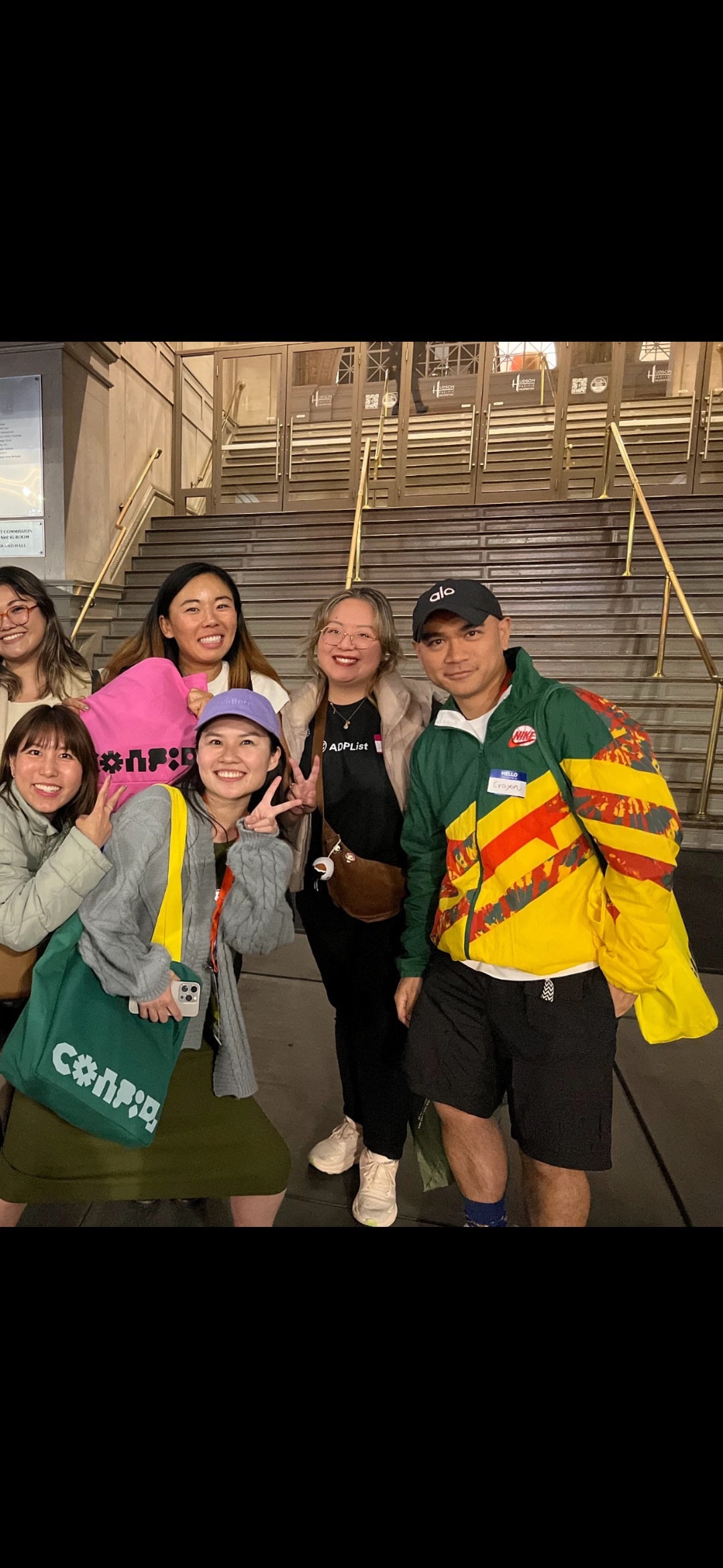 正品保真 nike throwback 运动外套梭织夹克
外层拼接设计，梭织面料 内里有网衬，拼接扎染工艺；宽松版型

尺码smlxlxxl

s肩宽54胸围112衣长69适合120斤以下

m肩宽56胸围116衣长71适合120-140斤左右

l肩宽58胸围120衣长72适合140-160斤左右

xl肩宽60胸围124衣长74适合160-180斤左右

xxl肩宽62胸围128衣长76适合180-200斤左右