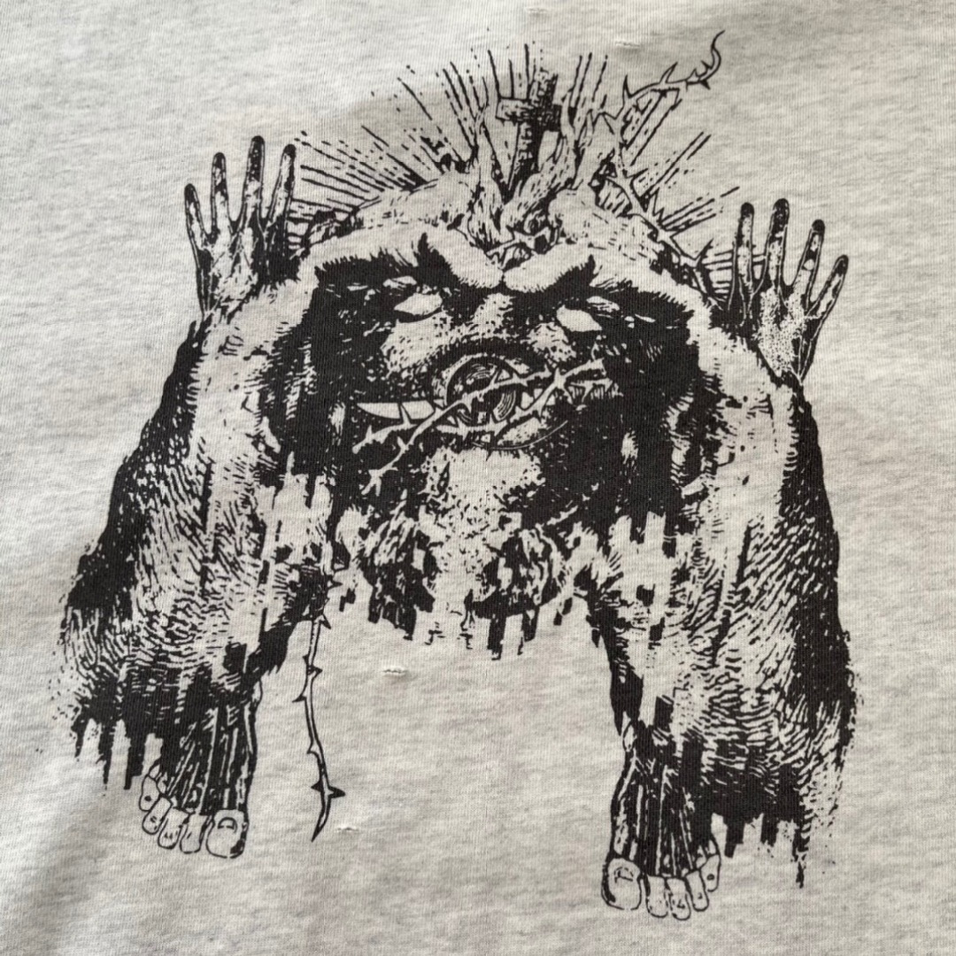 209💰（编号0031）
Saint Michael耶稣涂鸦泥染破坏复古做旧Vintage重磅高街抓绒圆领卫衣 男女同款

重磅抓绒水洗做旧破坏，纯手工手绘涂鸦+高端数码直喷印花，全三针五线包边工艺，潮咖男女上身帅爆了！定织定染原版450g抓绒面料， 搭配配套同色纯棉螺纹，上身舒适保暖有型，高级感十足！需要注意的是zp衣服底色市面上是对不到的，独家定织定染杏色混纱黑色（非市面纯杏色），再多次石磨水洗做旧工艺，领口袖口下摆衣身多处人工磨破，全副师傅手工手绘直喷印花，整件衣服工艺繁杂耗时费力，所有工艺里手工成本永远是最贵的，出货相当慢，现货把握住，经典的美式精工立体裁剪，重工三针五线全包边拼接工艺，宽松版型，百搭任何身材，小哥哥小姐姐日常出街搭配，非常好看的一款
Size: S  MＬXL
            肩宽      胸围      衣长
   S        58         122        71
   M       60         126        73
   L        62         130        75
  XL      64         134        77