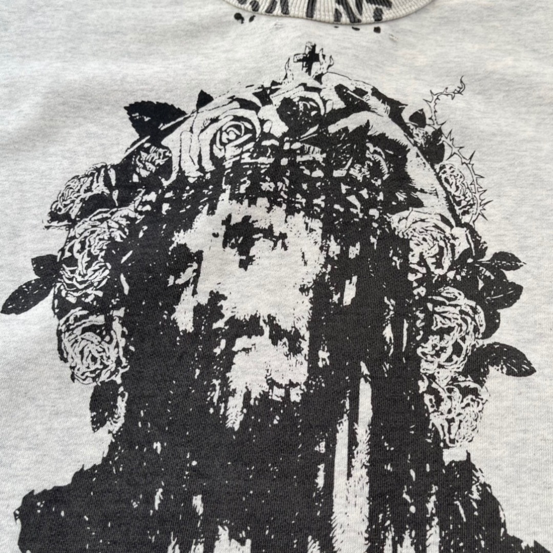 209💰（编号0031）
Saint Michael耶稣涂鸦泥染破坏复古做旧Vintage重磅高街抓绒圆领卫衣 男女同款

重磅抓绒水洗做旧破坏，纯手工手绘涂鸦+高端数码直喷印花，全三针五线包边工艺，潮咖男女上身帅爆了！定织定染原版450g抓绒面料， 搭配配套同色纯棉螺纹，上身舒适保暖有型，高级感十足！需要注意的是zp衣服底色市面上是对不到的，独家定织定染杏色混纱黑色（非市面纯杏色），再多次石磨水洗做旧工艺，领口袖口下摆衣身多处人工磨破，全副师傅手工手绘直喷印花，整件衣服工艺繁杂耗时费力，所有工艺里手工成本永远是最贵的，出货相当慢，现货把握住，经典的美式精工立体裁剪，重工三针五线全包边拼接工艺，宽松版型，百搭任何身材，小哥哥小姐姐日常出街搭配，非常好看的一款
Size: S  MＬXL
            肩宽      胸围      衣长
   S        58         122        71
   M       60         126        73
   L        62         130        75
  XL      64         134        77