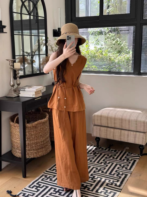 Elegant Linen Two-Piece Set: Sleeveless Top and Wide-Leg Pants with Belt 1 Elegant Linen Two-Piece Set: Sleeveless Top and Wide-Leg Pants with Belt