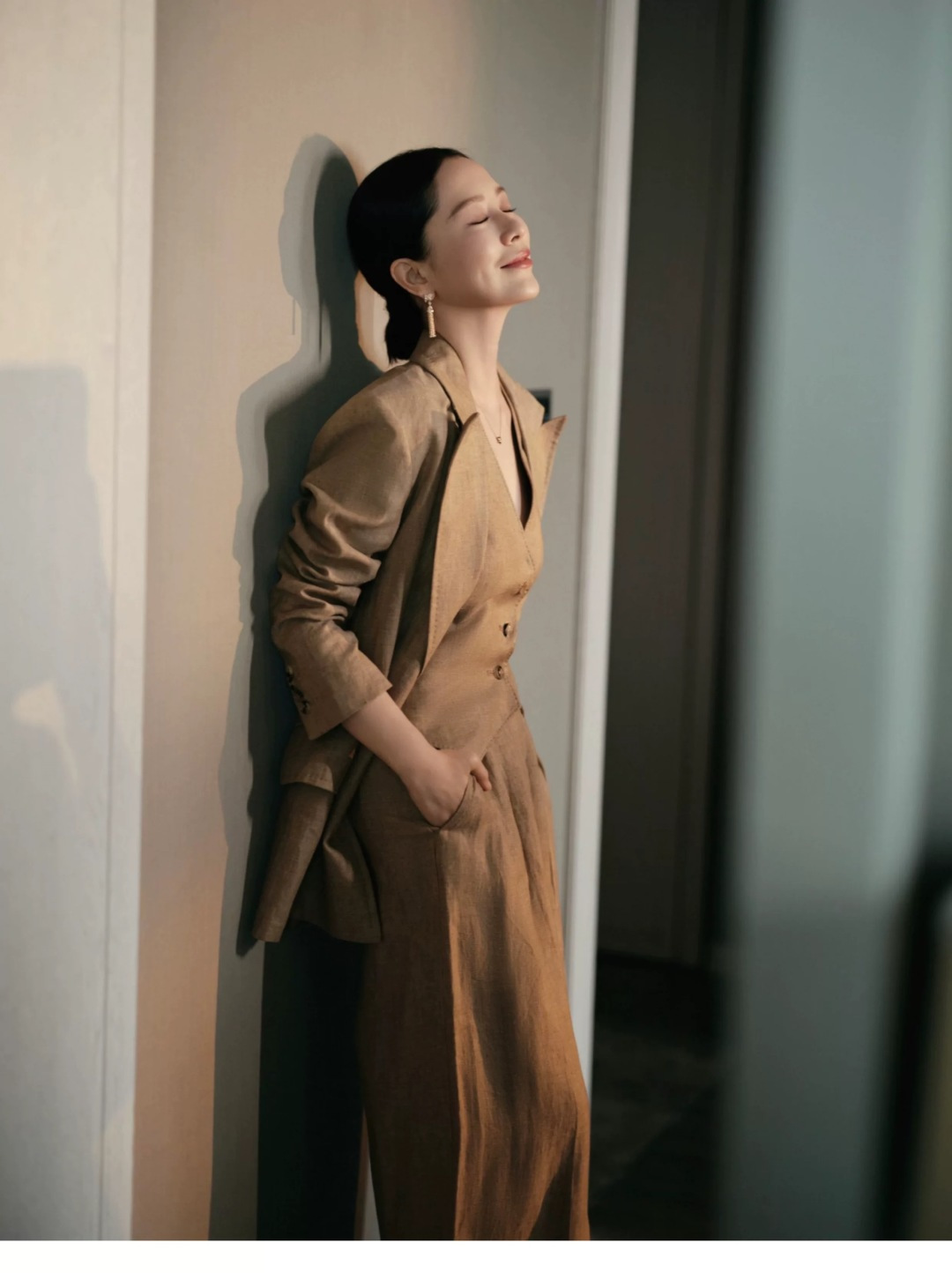 “High-End Quality Women’s Business Style Clothes Set with Packaging – Custom Order Available” - 图片 3