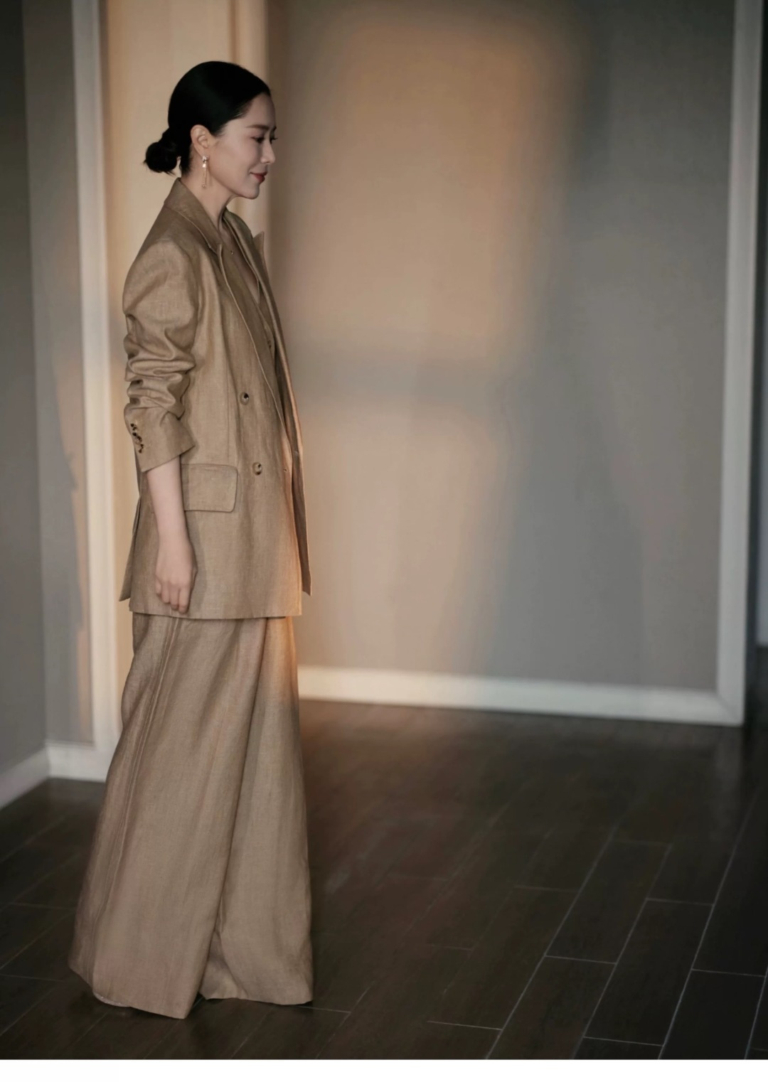 “High-End Quality Women’s Business Style Clothes Set with Packaging – Custom Order Available” - 图片 4