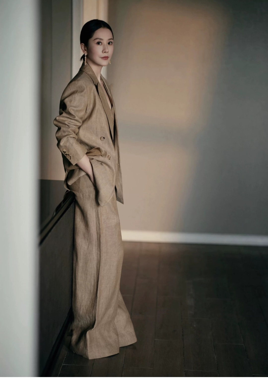 “High-End Quality Women’s Business Style Clothes Set with Packaging – Custom Order Available” - 图片 2