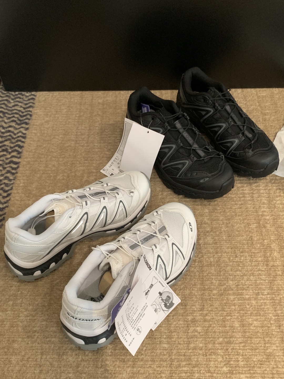 ▪️网面+橡胶拼接
▪️鞋型机能风设计

上脚舒适透气 顶级版本
又有颜值辨识度
又好看就是它了


