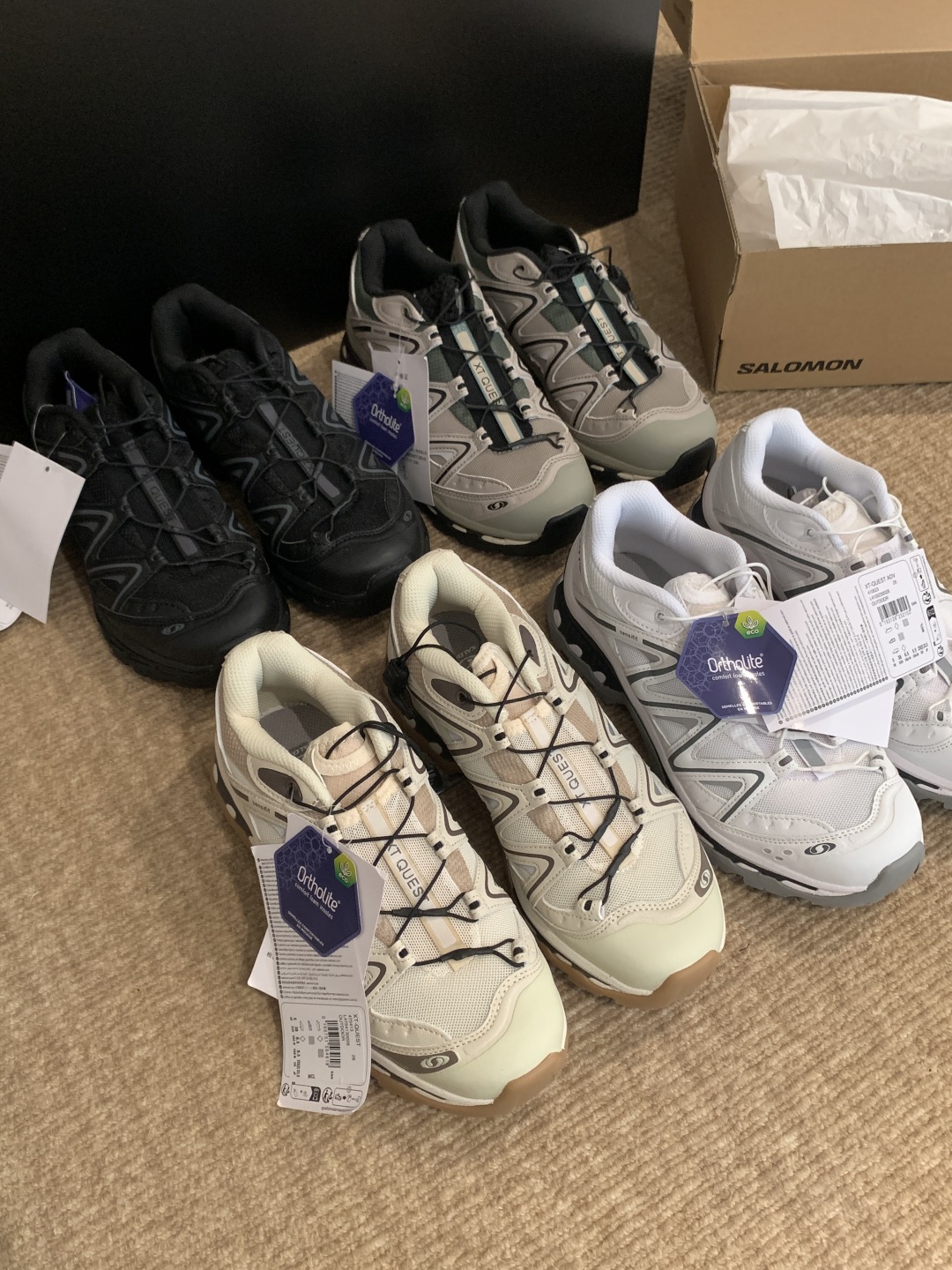 ▪️网面+橡胶拼接
▪️鞋型机能风设计

上脚舒适透气 顶级版本
又有颜值辨识度
又好看就是它了


