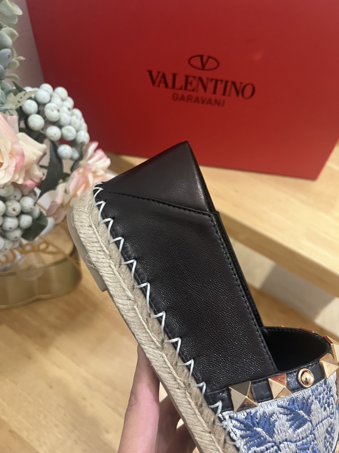 Valentino Garavani Embroidered VLogo Leather Espadrille Flats 9 cmp i1738981724938 6897 0 7